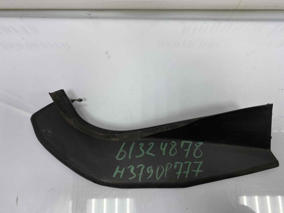 Водосток задний левый Bmw 5 F10 oem 51497204375