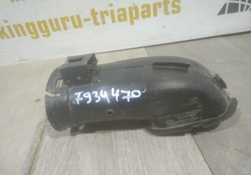Впускной патрубок правый бу BMW 7 G11 OEM 13717934470