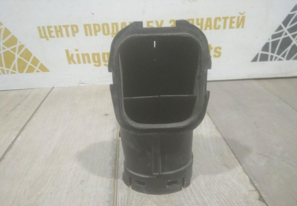 Впускной патрубок правый бу BMW 7 G11 OEM 13717934470