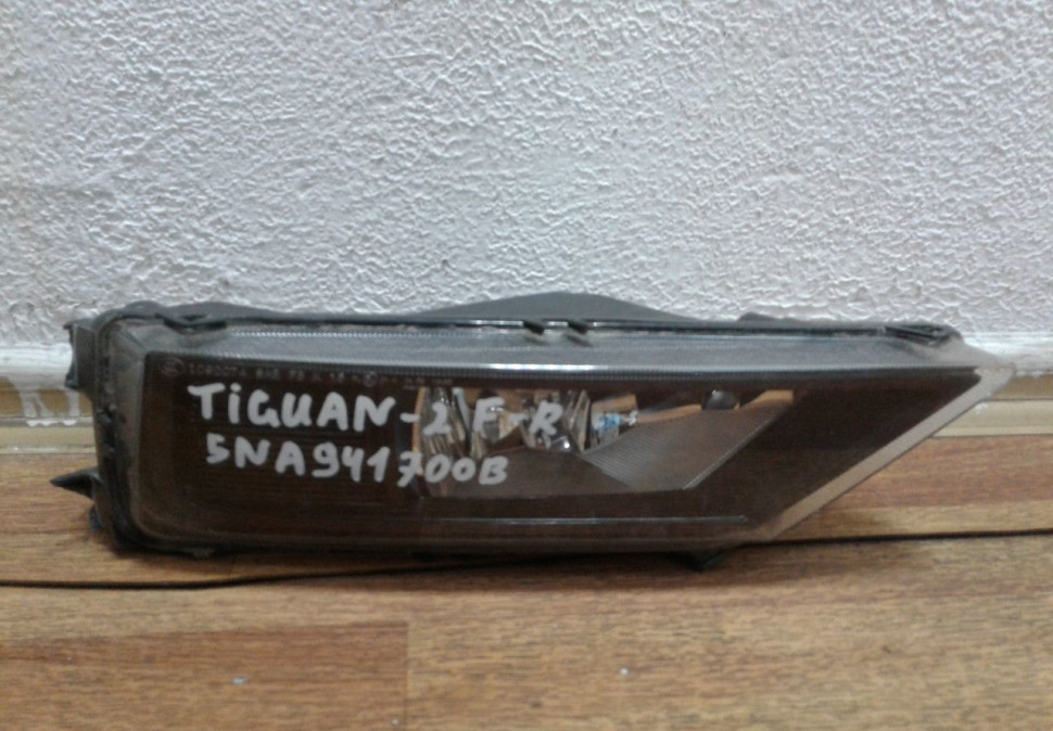 Птф правая Volkswagen Tiguan 2 (16>) (слом. 1 крепл. трещ. корпуса) oem 5na941700b