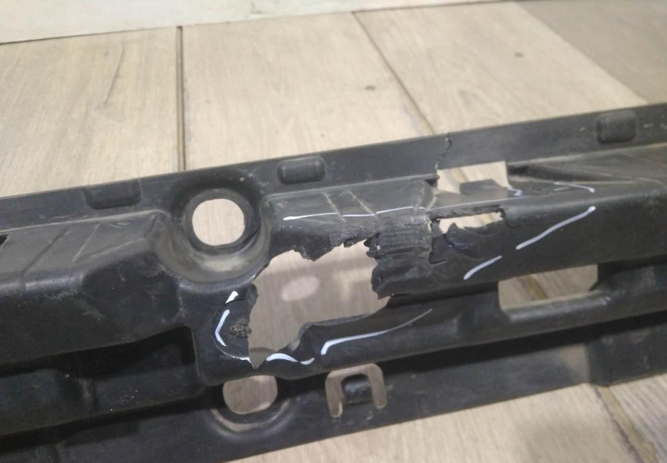 Кронштейн правого порога бу BMW X5 F15 OEM 51177294378 Кронштейн правого порога бу BMW X5 F15 OEM 51177294378