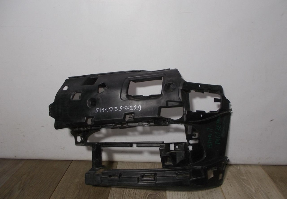 Кронштейн противотуманной фары левый бу BMW 7 G11 OEM 51117357229