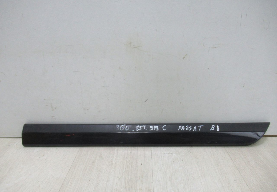 Молдинг двери задний левый Volkswagen Passat B8 oem 3g0854949