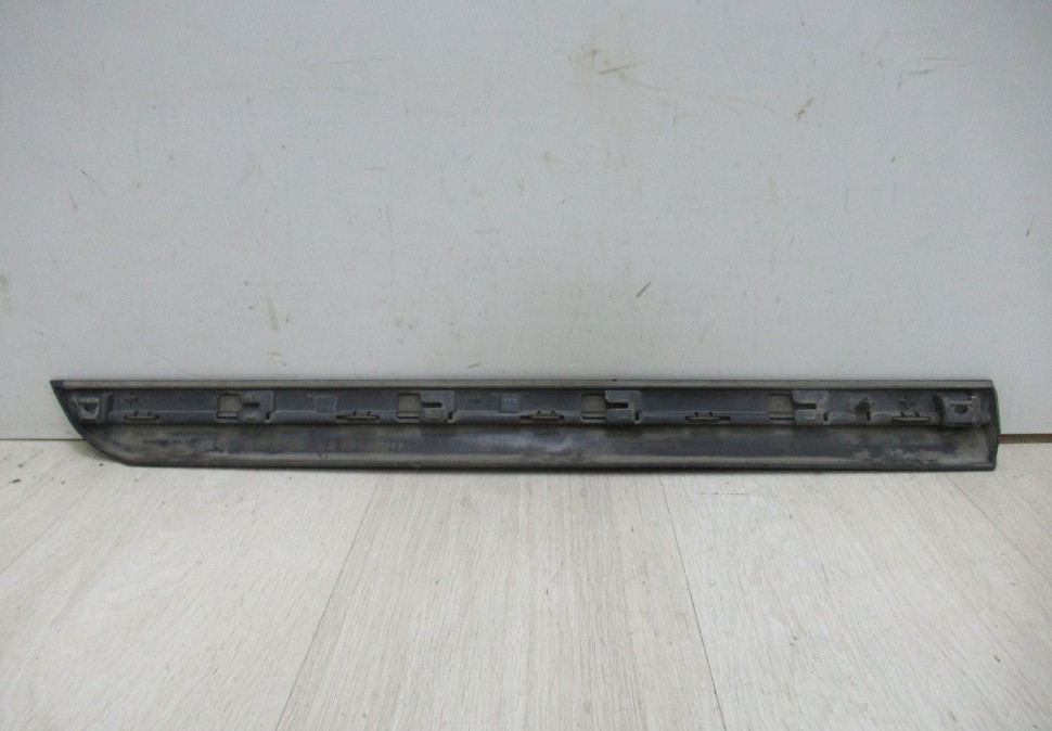 Молдинг двери задний левый Volkswagen Passat B8 oem 3g0854949