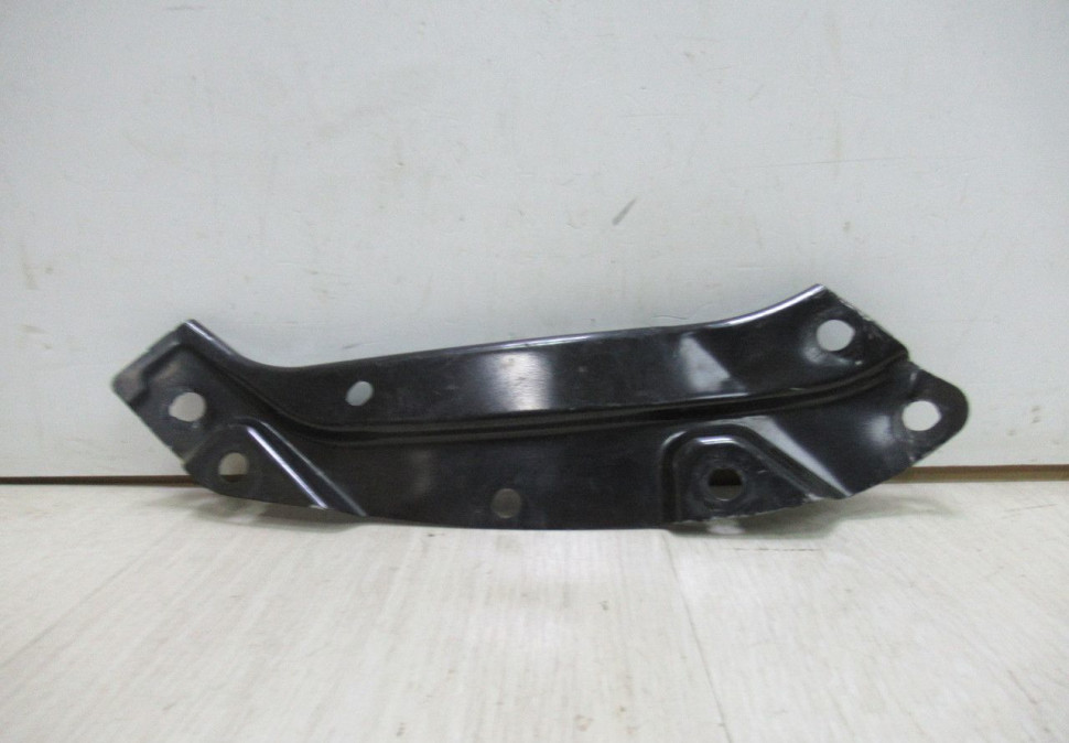 Кронштейн фары правый Volkswagen Polo 5 Oem 6R0805932C Кронштейн фары правый Volkswagen Polo 5 Oem 6R0805932C