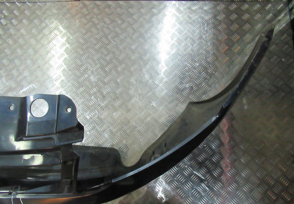 Бампер передний Lada Granta oem 21910280301501 (трещины) (скл-3) Бампер передний Lada Granta oem 21910280301501 (трещины) (скл-3)