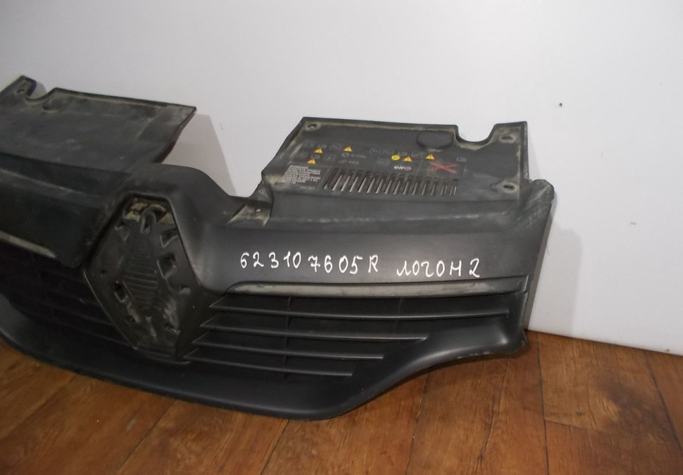 Решетка радиатора бу Renault Sandero 2 OEM 623107605R Решетка радиатора бу Renault Sandero 2 OEM 623107605R