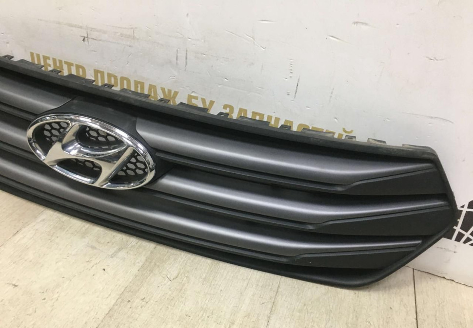 Решетка радиатора Hyundai Creta 2016 oem 86351M0000