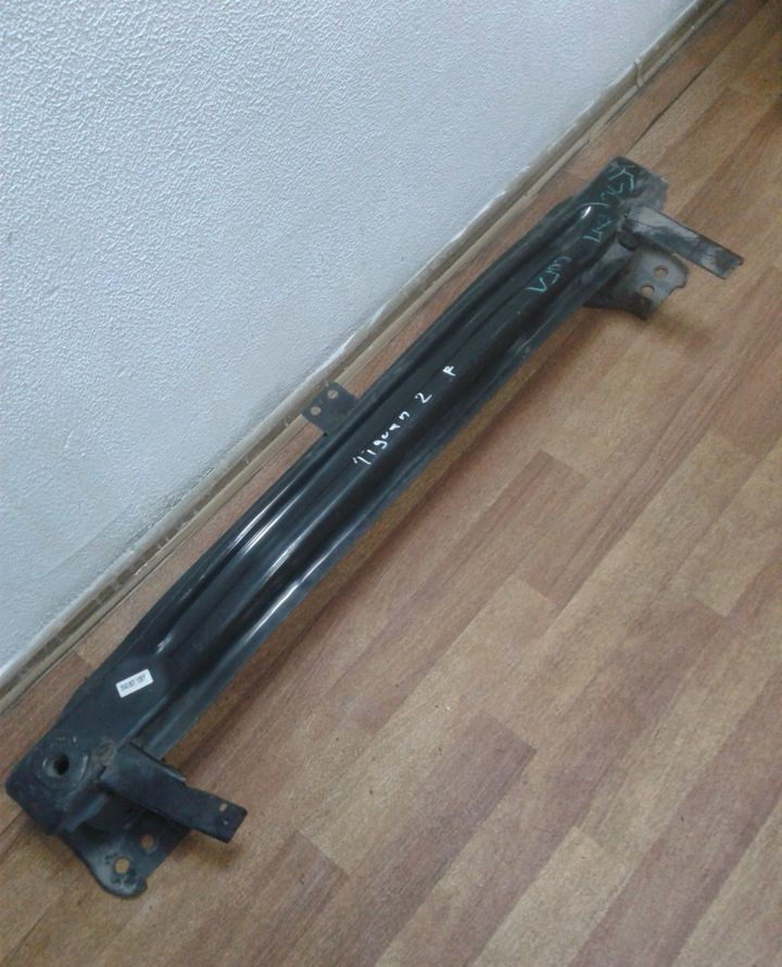 Усилитель переднего бампера Volkswagen Tiguan 2 (вмятина) Усилитель переднего бампера Volkswagen Tiguan 2 (вмятина)