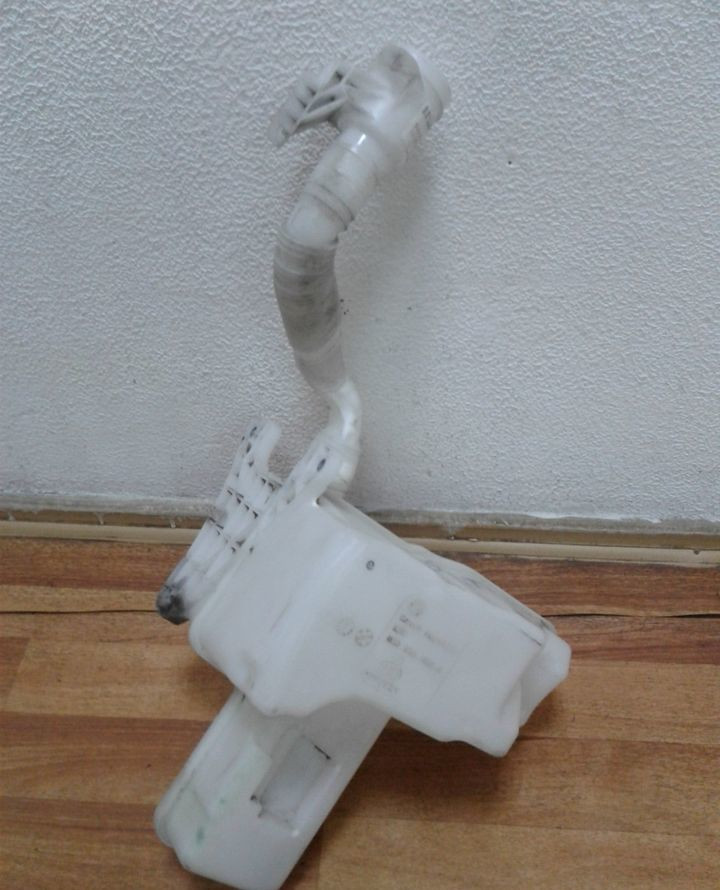 Бачок омывателя Volkswagen Passat B6 oem 3q0955453