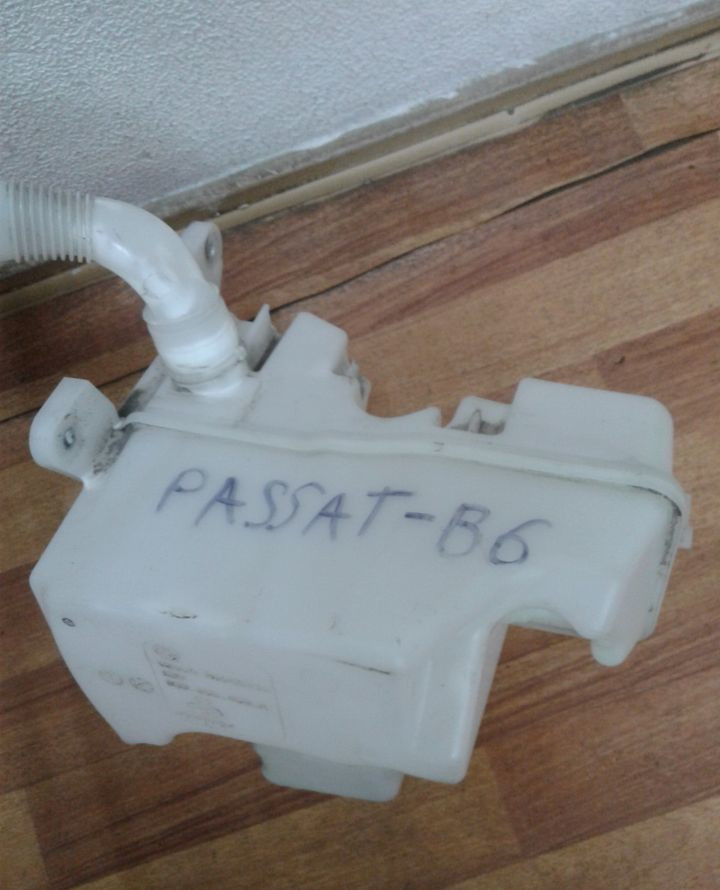 Бачок омывателя Volkswagen Passat B6 oem 3q0955453