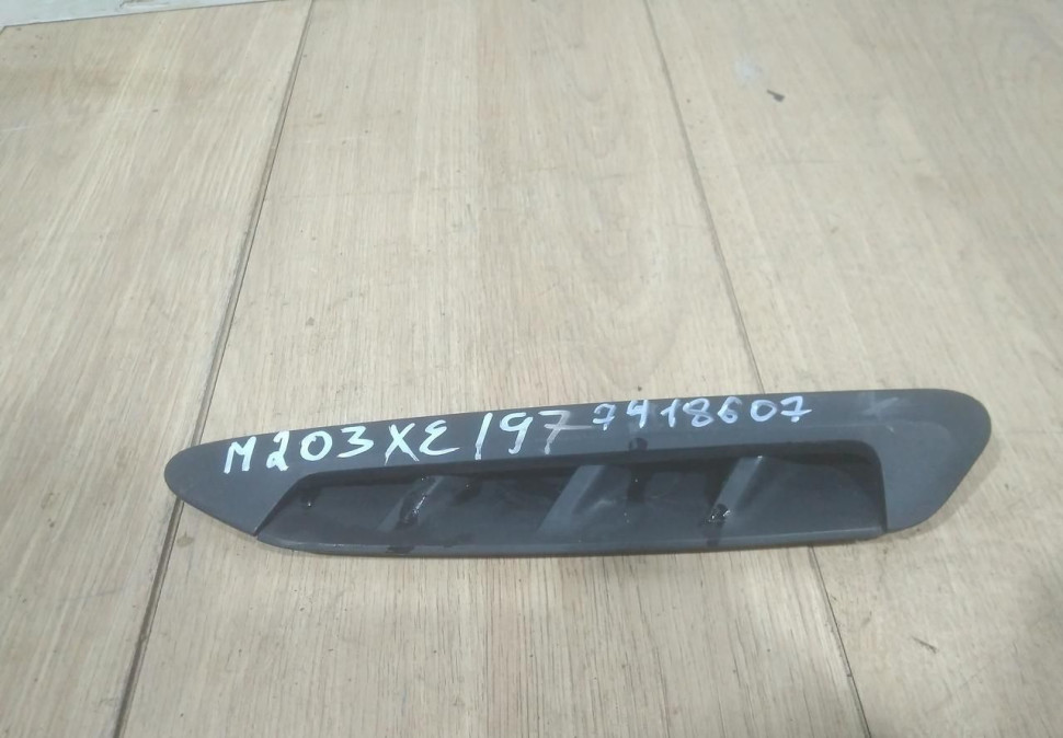 Накладка крыла передняя левая бу BMW X3 G01 OEM 7418607