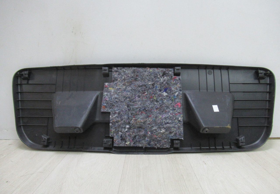 Обивка крышки багажника Volkswagen Polo 5 седан oem 6ru867605 (мал.трещ)