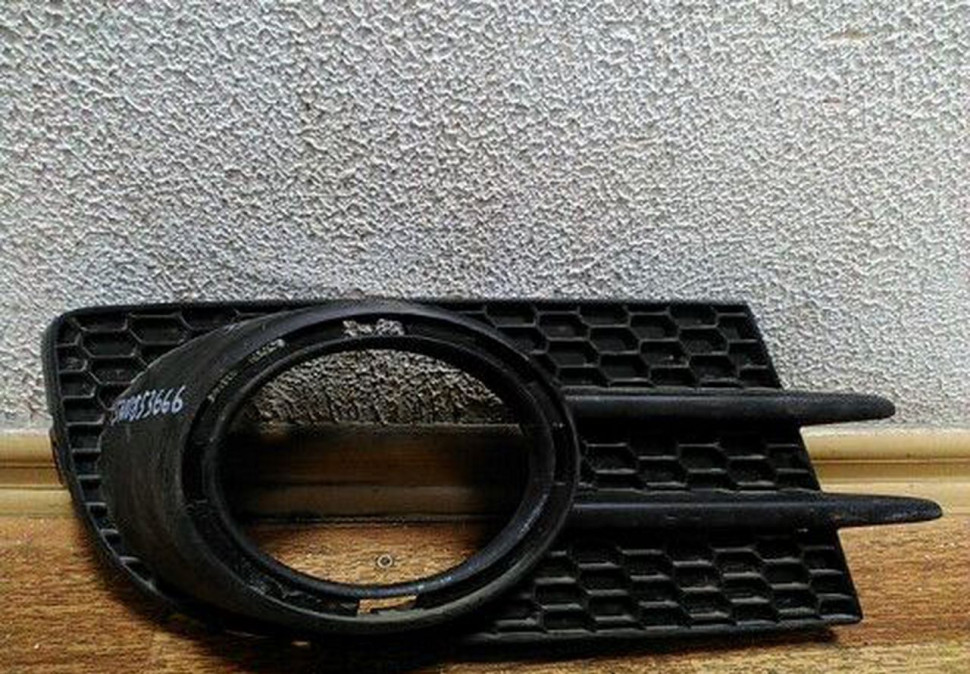 Решетка ПТФ правая Volkswagen Tiguan oem 5n0853666