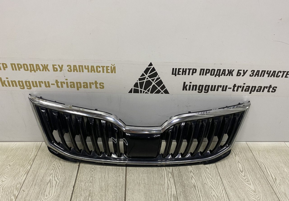 Решетка радиатора Skoda Octavia A7 рестайлинг 2017 OEM 5E0853653C