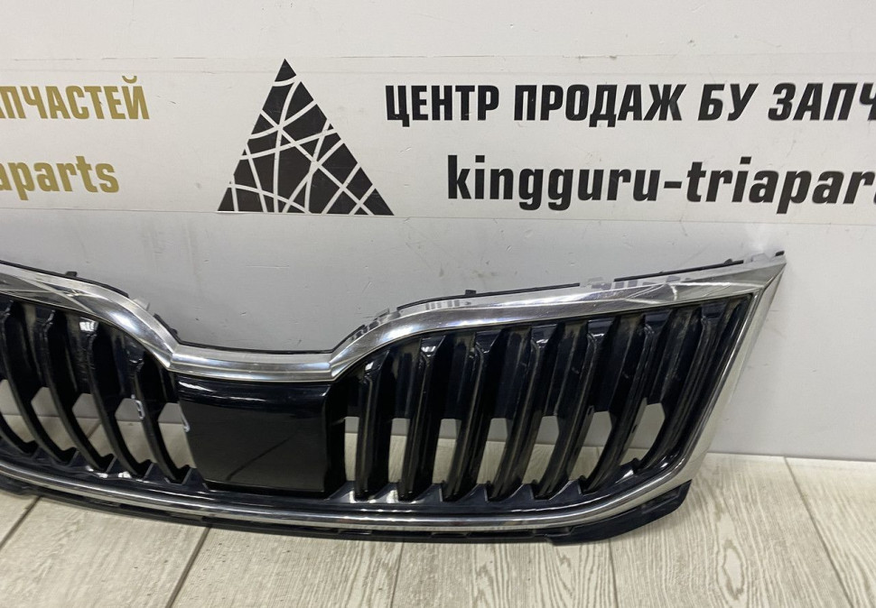 Решетка радиатора Skoda Octavia A7 рестайлинг 2017 OEM 5E0853653C