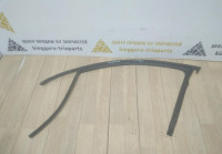 Уплотнитель стекла двери передний правый бу Skoda Octavia A7 OEM 5E0837431