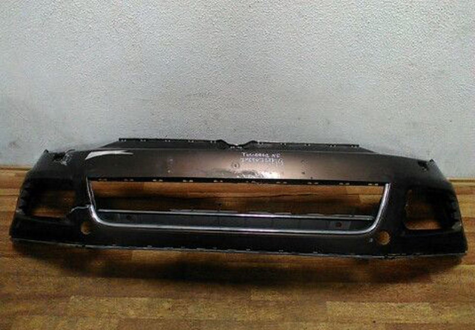 Бампер передний Volkswagen Touareg NF трещины oem 7p6807221