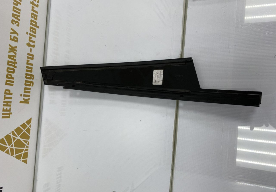 Накладка стойки передней правой двери BMW 5 G30 OEM 51337390122 Накладка стойки передней правой двери BMW 5 G30 OEM 51337390122