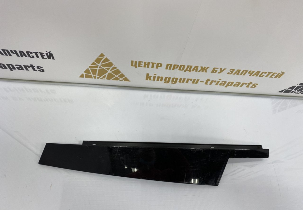 Накладка стойки передней правой двери BMW 5 G30 OEM 51337390122 Накладка стойки передней правой двери BMW 5 G30 OEM 51337390122