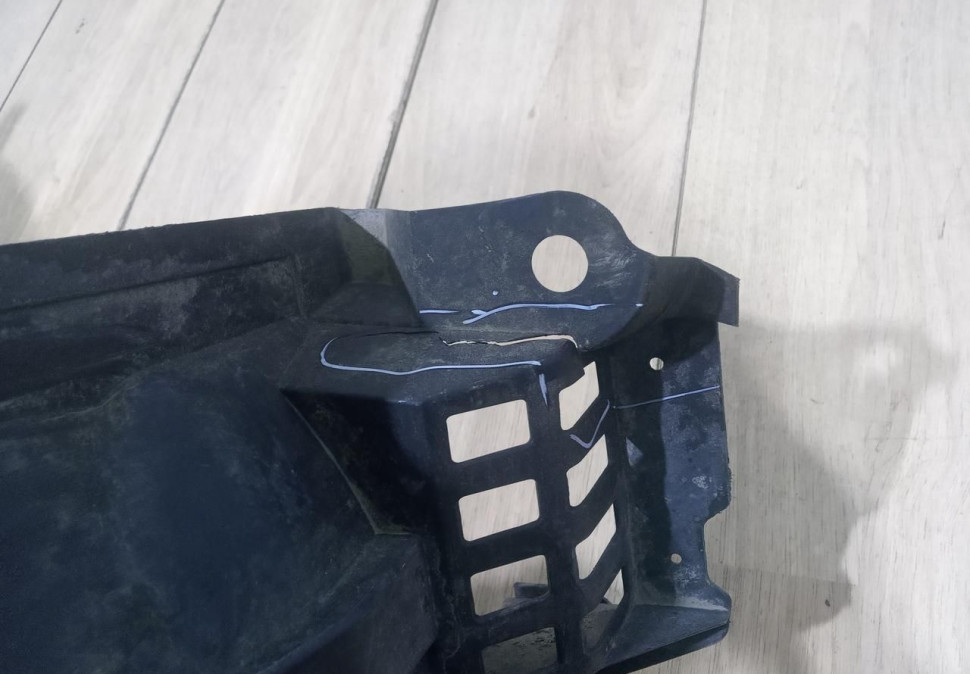 Подкрылок передний правый бу Renault Logan 2 рестайлинг OEM 638400107R