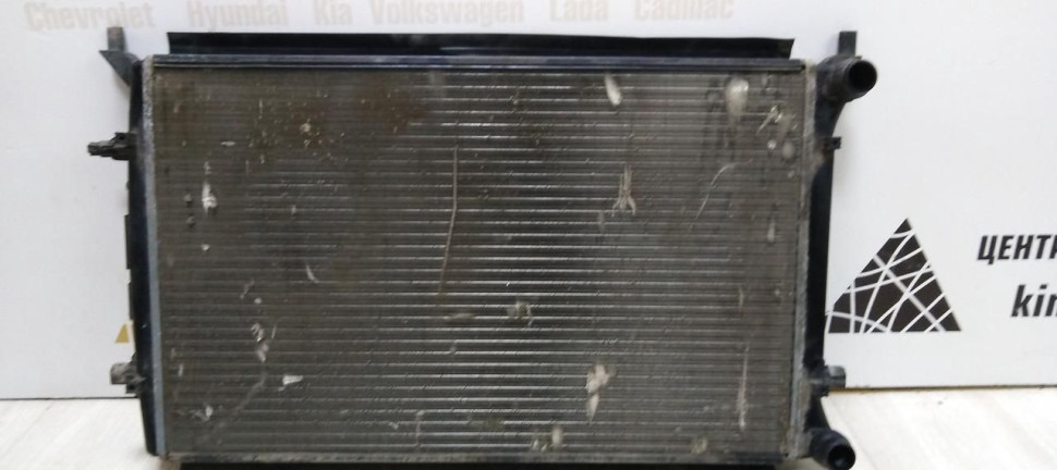 Радиатор охлаждения Volkswagen Caddy 4 2015> oem 1K0121251DF