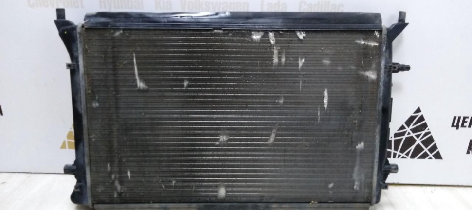 Радиатор охлаждения Volkswagen Caddy 4 2015> oem 1K0121251DF