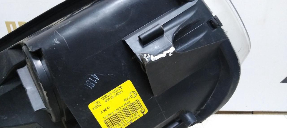Фара левая Kia Venga 1 10-18 oem 921011P000