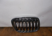 Решетка радиатора правая бу BMW X1 F48 OEM 51117354824
