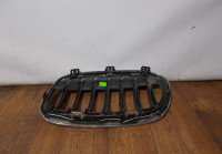 Решетка радиатора правая бу BMW X1 F48 OEM 51117354824