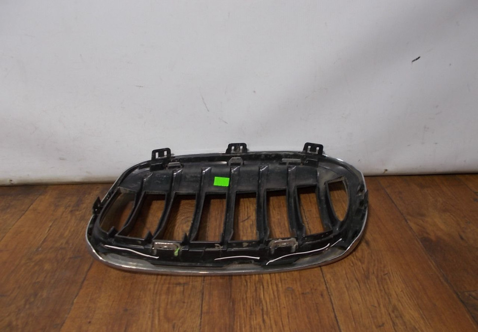 Решетка радиатора правая бу BMW X1 F48 OEM 51117354824 Решетка радиатора правая бу BMW X1 F48 OEM 51117354824