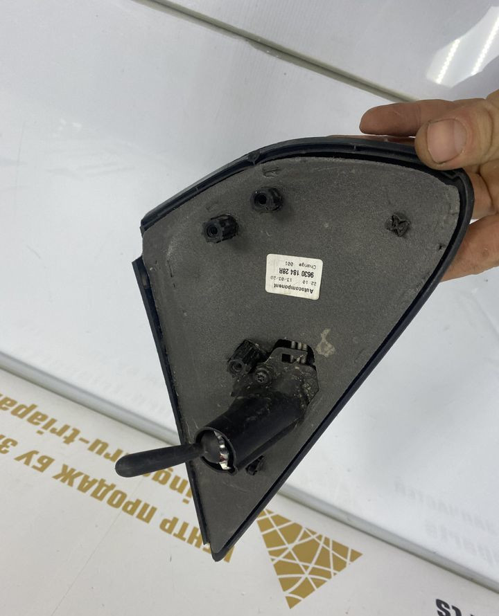 Корпус зеркалы правый механическое Renault Logan 2 OEM 963019406R