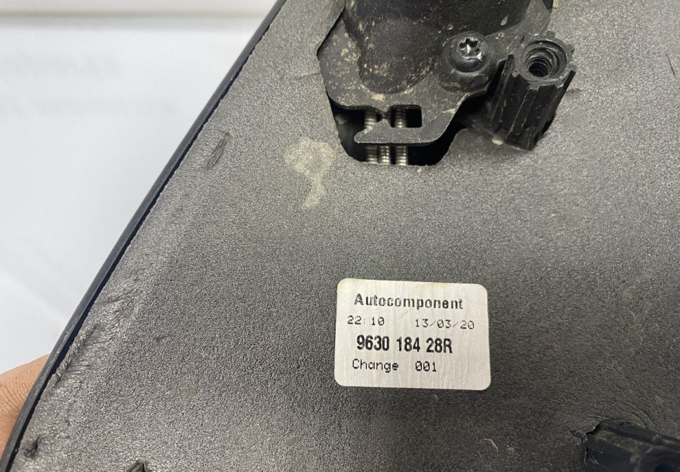 Корпус зеркалы правый механическое Renault Logan 2 OEM 963019406R