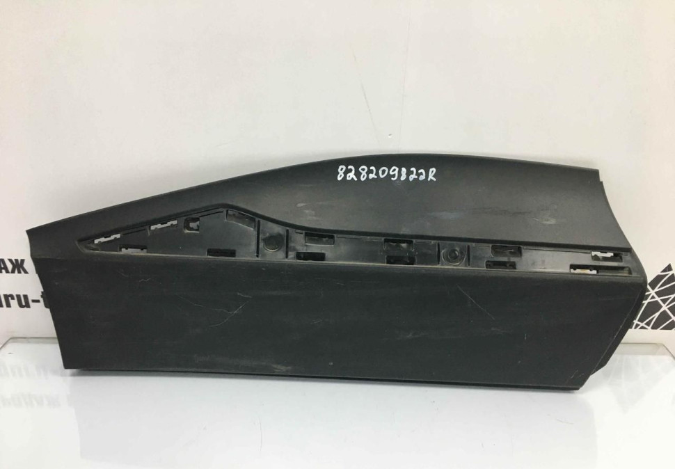 Молдинг двери задний правый Renault Kaptur OEM 828209822R