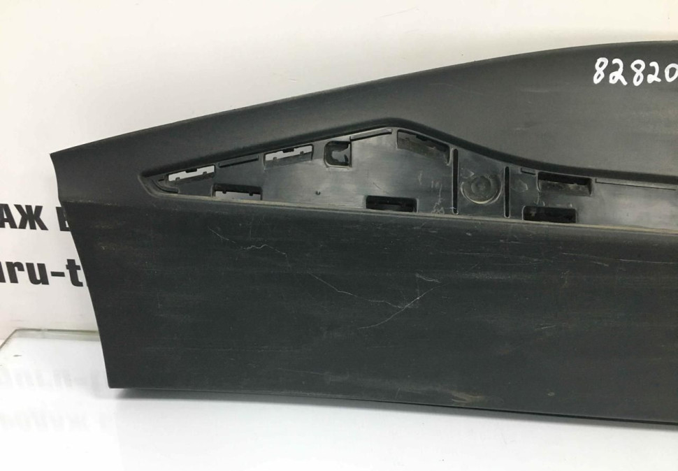 Молдинг двери задний правый Renault Kaptur OEM 828209822R