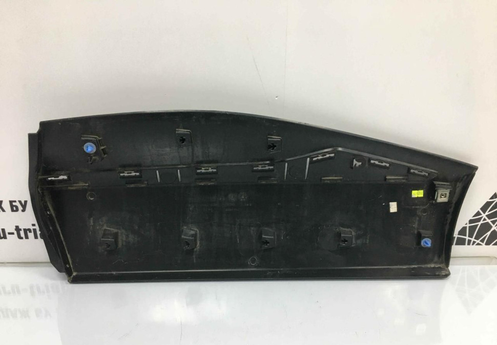 Молдинг двери задний правый Renault Kaptur OEM 828209822R