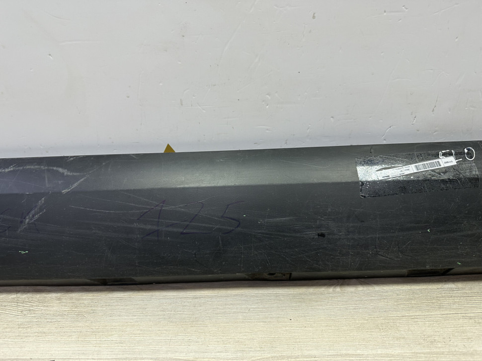 Порог правый бу Skoda Yeti OEM 5L0853856C Порог правый бу Skoda Yeti OEM 5L0853856C