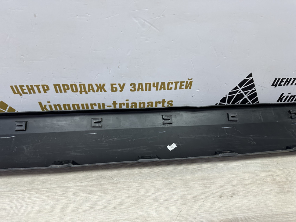 Порог правый бу Skoda Yeti OEM 5L0853856C Порог правый бу Skoda Yeti OEM 5L0853856C