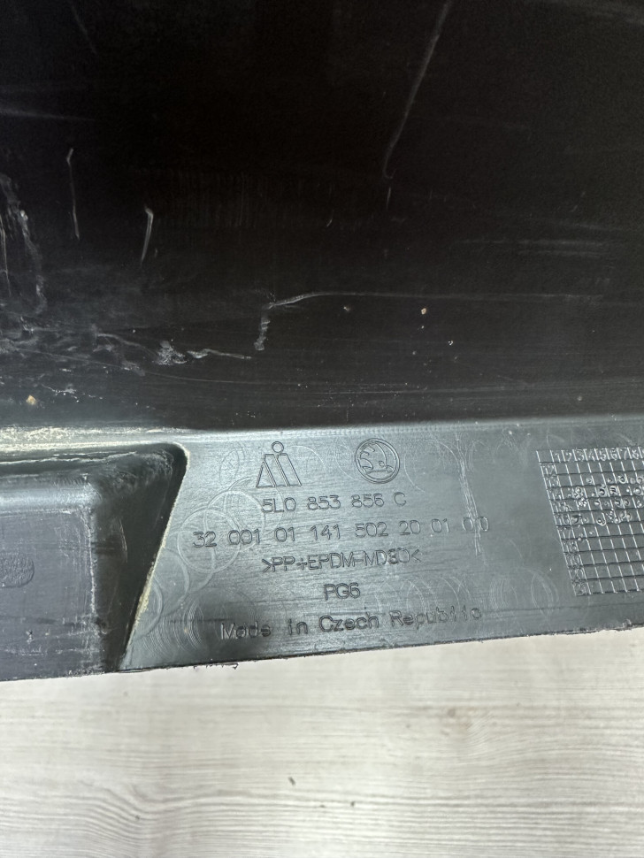 Порог правый бу Skoda Yeti OEM 5L0853856C Порог правый бу Skoda Yeti OEM 5L0853856C