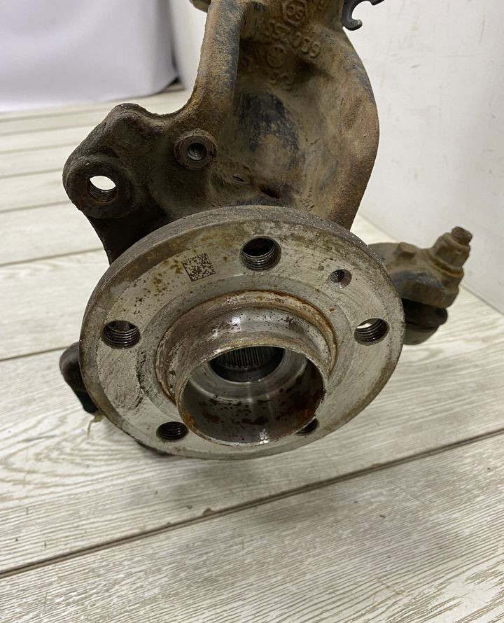 Амортизатор передний с левом кулаком Skoda Rapid OEM 6R0413031BF