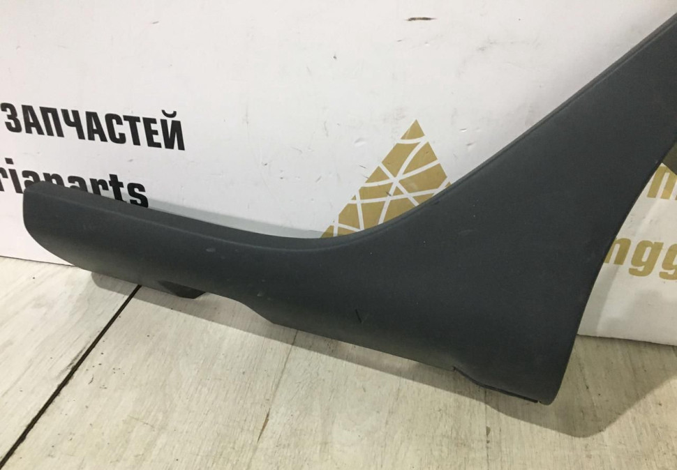 Молдинг крыла задний левый Renault Sandero 2 OEM 788A30590R