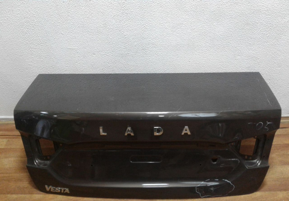 Крышка багажника Lada Vesta седан (мал. вмятина) (скл-3)