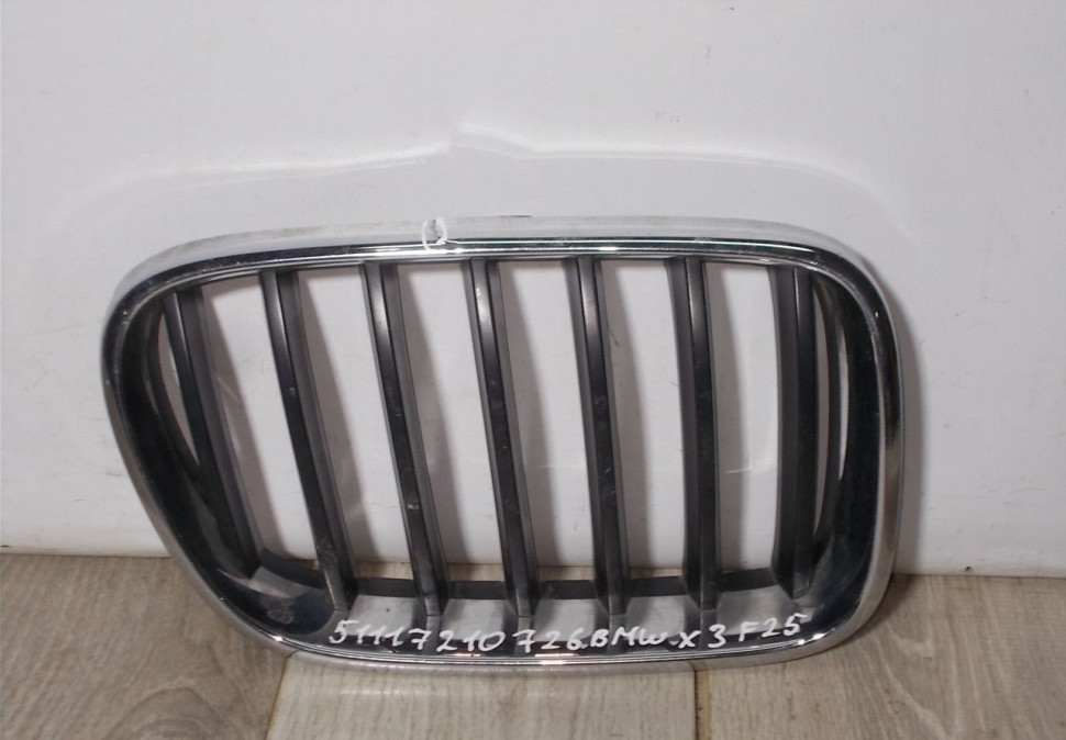 Решетка радиатора правая бу BMW X3 F25 до рестайлинг OEM 51117210726