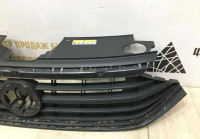 Решетка радиатора Volkswagen Polo 6 Liftback 2020  OEM 6N5853653A