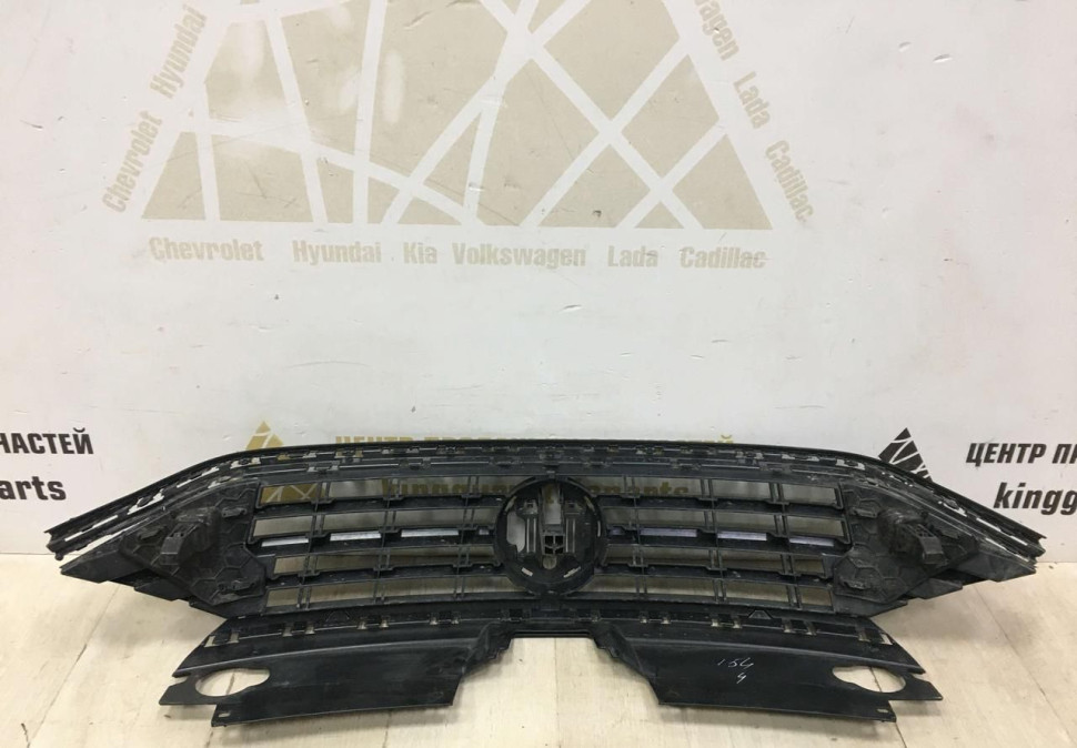 Решетка радиатора Volkswagen Polo 6 Liftback 2020  OEM 6N5853653A