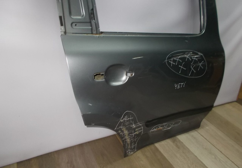 Дверь задняя правая бу Skoda Yeti OEM 5L0833052 Дверь задняя правая бу Skoda Yeti OEM 5L0833052