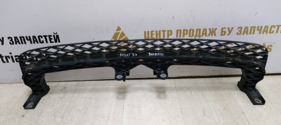 Кронштейн переднего бампера Volkswagen Passat B7 11-14 oem 3AA807571