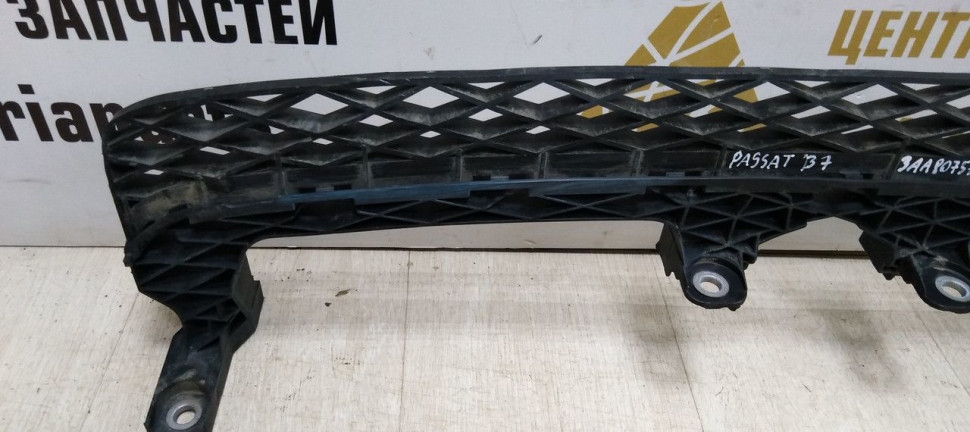Кронштейн переднего бампера Volkswagen Passat B7 11-14 oem 3AA807571 Кронштейн переднего бампера Volkswagen Passat B7 11-14 oem 3AA807571