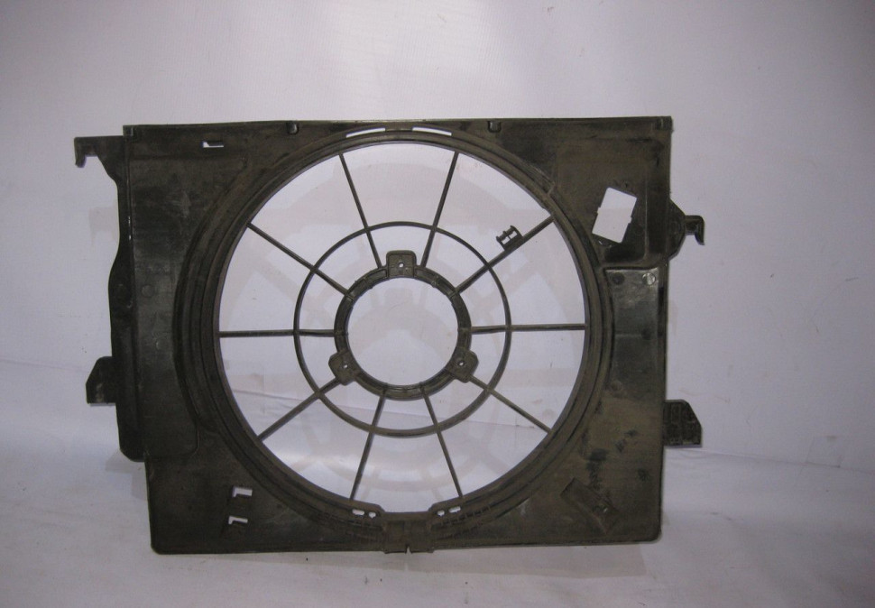 Диффузор Kia Rio 4 oem 2538041000 (скл-3) Диффузор Kia Rio 4 oem 2538041000 (скл-3)