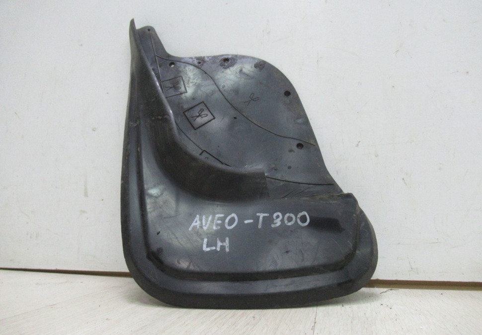 Брызговик передний левый Chevrolet Aveo T300